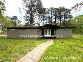 310 E 3rd St in Bradford, AR - Building Photo