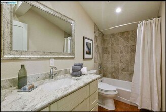 1700 Pearl St in Alameda, CA - Building Photo - Building Photo