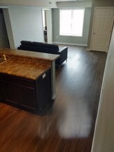 825 Kirkwood Pkwy SW in Cedar Rapids, IA - Foto de edificio - Building Photo