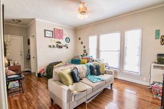 2731 W. 15th Apartments in Los Angeles, CA - Building Photo - Interior Photo