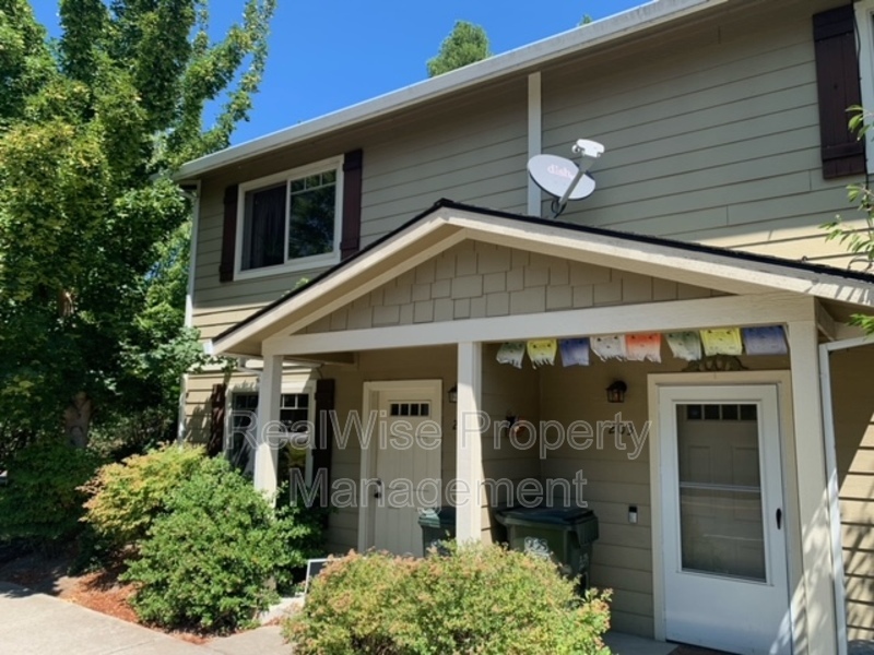 201 Classick Dr in Rogue River, OR - Building Photo