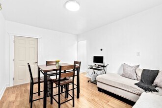 345 Lowell St, Unit 1 in Somerville, MA - Foto de edificio - Building Photo