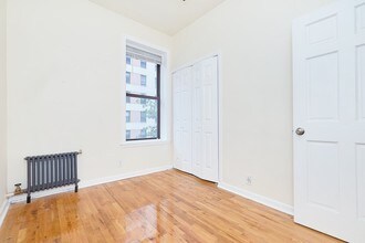 300 E 69th St-Unit -3 in New York, NY - Building Photo - Building Photo