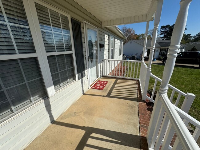 102 Chadwick Cir in Dallas, NC - Building Photo - Building Photo