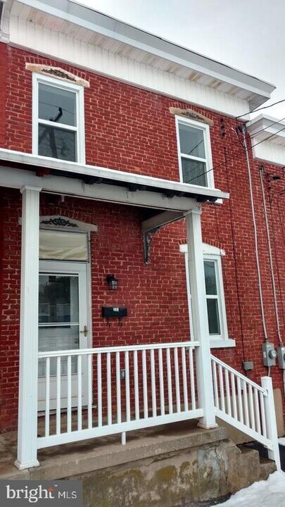 231 N Walborn Ave in Orwigsburg, PA - Building Photo