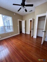 416 Moore St in San Marcos, TX - Building Photo