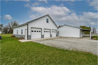 109 S Howard St in Flora, IN - Building Photo - Building Photo