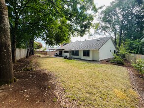 16985 NW Somerset Dr in Beaverton, OR - Building Photo - Building Photo
