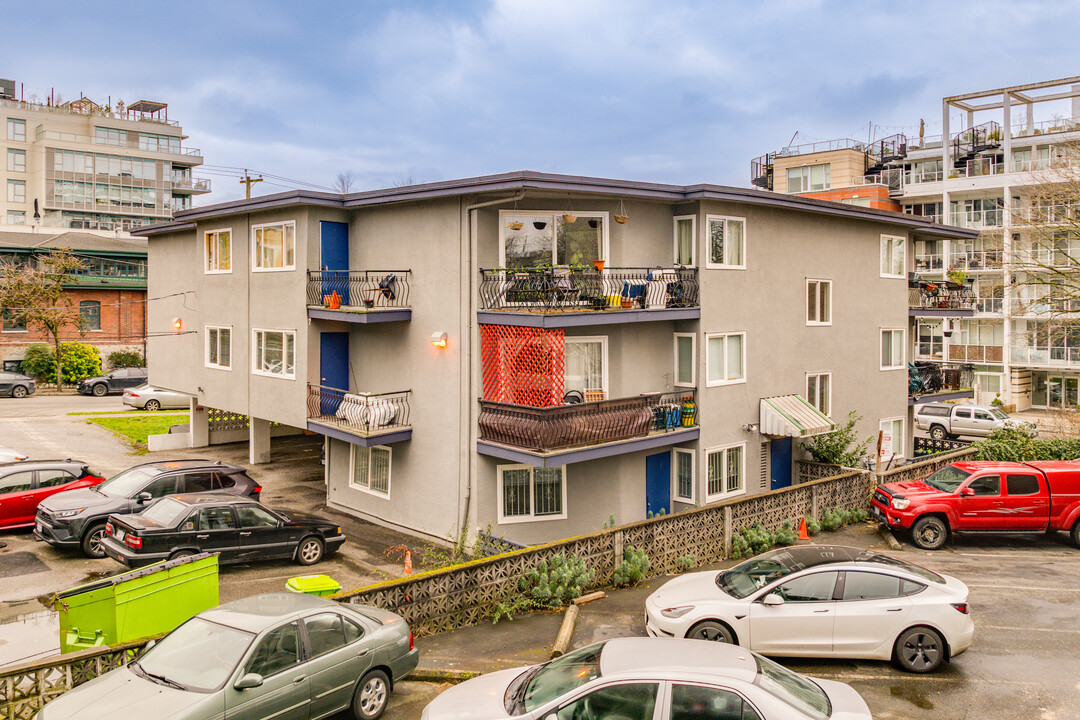 306 6th Ave E in Vancouver, BC - Building Photo