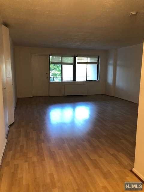 1203 River Rd-Unit -2 f in Edgewater, NJ - Building Photo