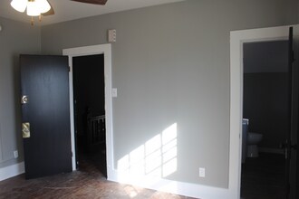 521 SW Tyler St-Unit -4 in Topeka, KS - Building Photo - Building Photo