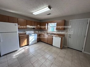 502 Oakwood Ct in Woodstock, GA - Building Photo - Building Photo