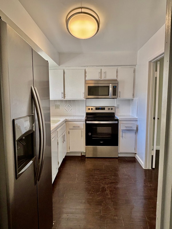 17440 Burbank Blvd-Unit -205 in Los Angeles, CA - Building Photo - Building Photo