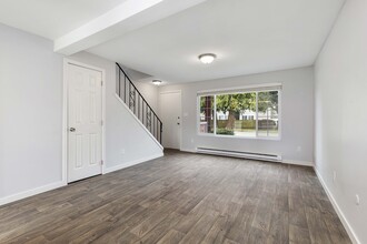 Cedars Apartments & Daffodil Court Townhomes in Sedro Woolley, WA - Building Photo - Building Photo