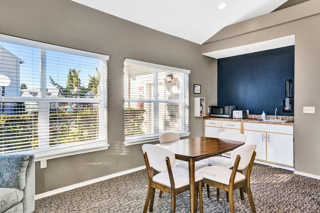 Quatama Village Apartments in Aloha, OR