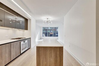 338 Main St, Unit 9F in San Francisco, CA - Building Photo - Building Photo