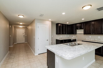 11520 Southern Creek Dr in Gibsonton, FL - Building Photo - Building Photo