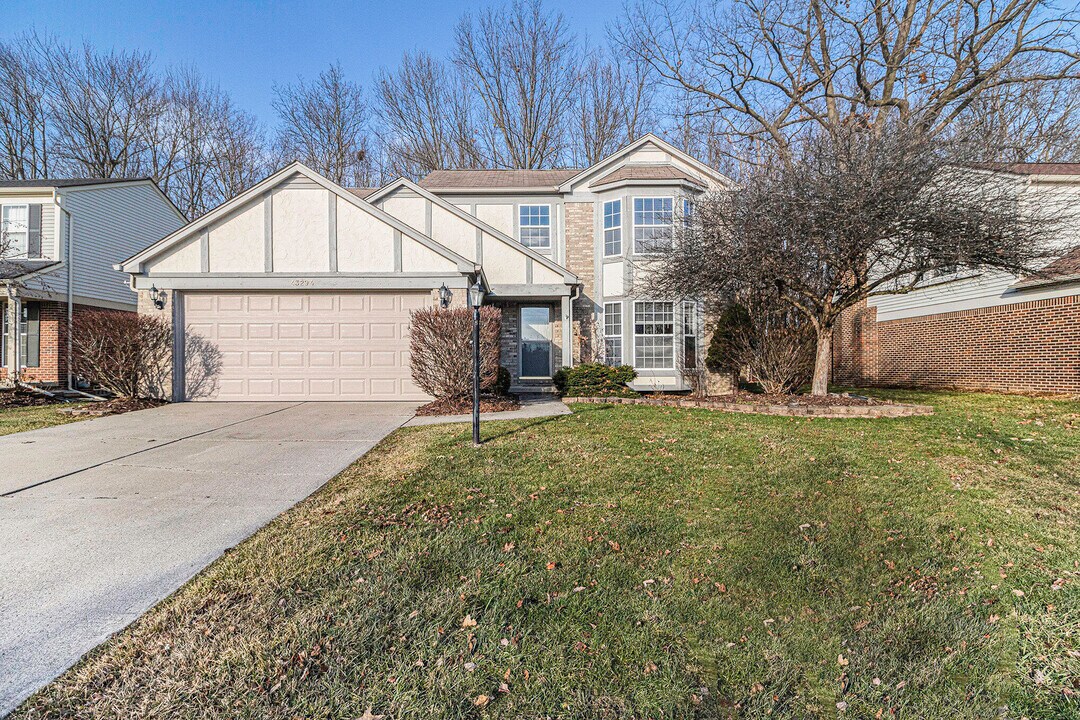 43294 Silverwood Dr in Canton Township, MI - Building Photo