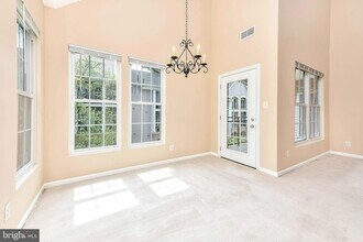 46588 Drysdale Terrace, Unit 302 in Sterling, VA - Foto de edificio - Building Photo