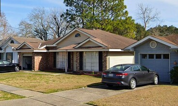 46 Iris Ln in Westwego, LA - Building Photo - Building Photo