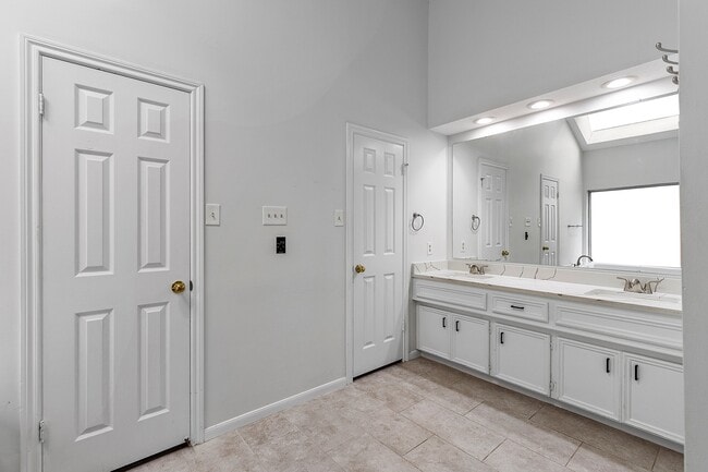 property at 5622 Woodland Creek Dr