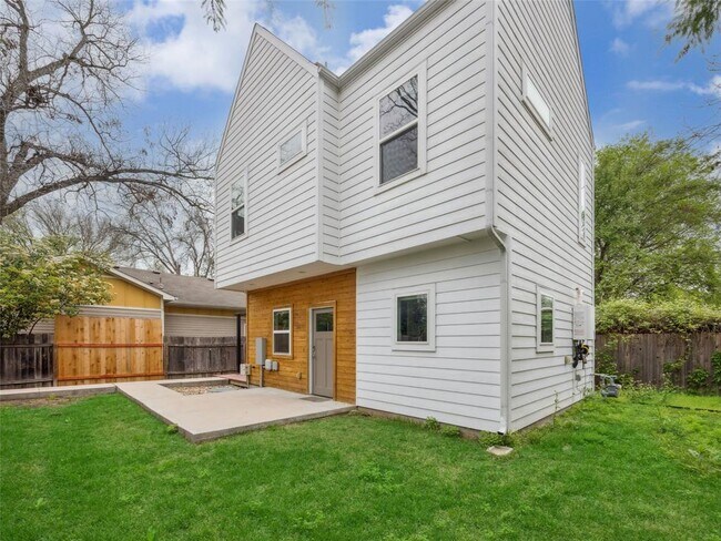 1105 Fiesta St in Austin, TX - Building Photo - Building Photo