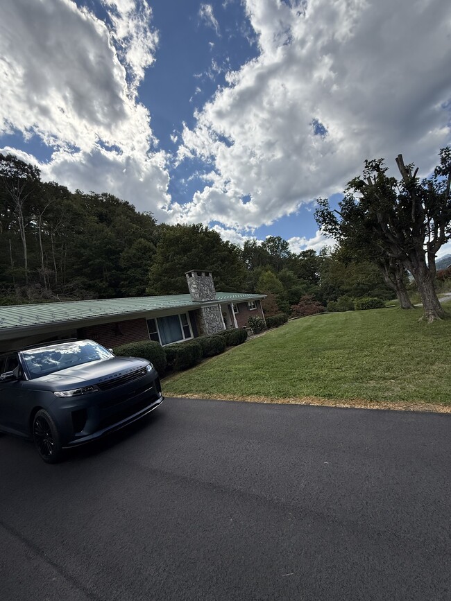 property at 1121 Linville Creek Rd