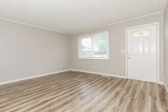 803 Crowden Dr in Cincinnati, OH - Building Photo - Building Photo