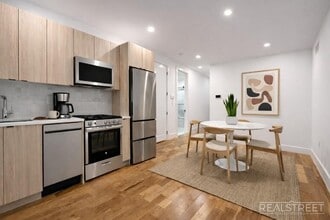 3BR/2.5BA Duplex with In-Unit Washer/Dryer in Brooklyn, NY - Foto de edificio - Building Photo