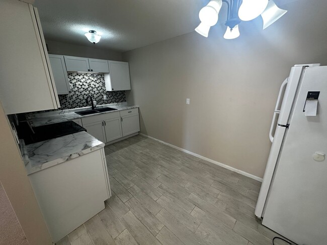 property at 2811 Pembroke Ln