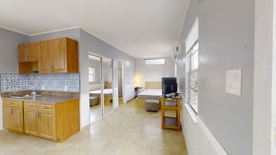 6375 19th Ave N in St. Petersburg, FL - Building Photo - Building Photo