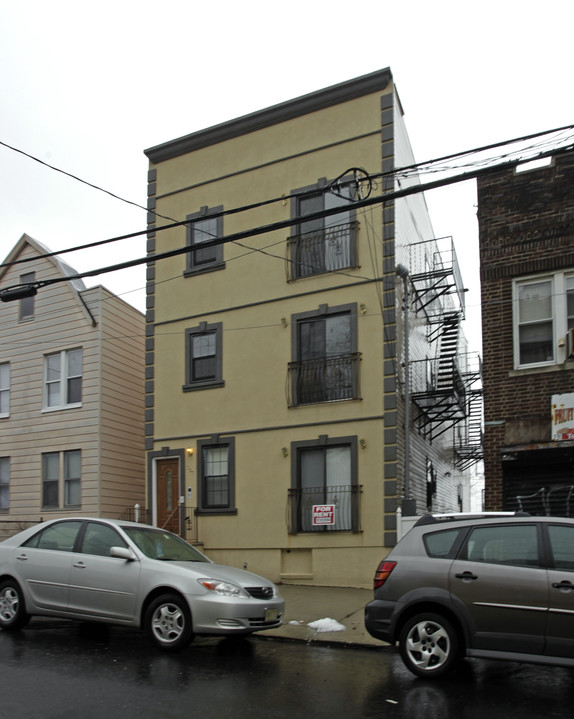 227 Liberty Ave in Jersey City, NJ - Building Photo