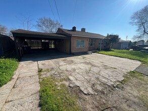 8 La Media Dr in Oroville, CA - Foto de edificio - Building Photo