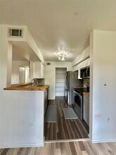 2371 NW 33rd St in Oakland Park, FL - Foto de edificio - Building Photo