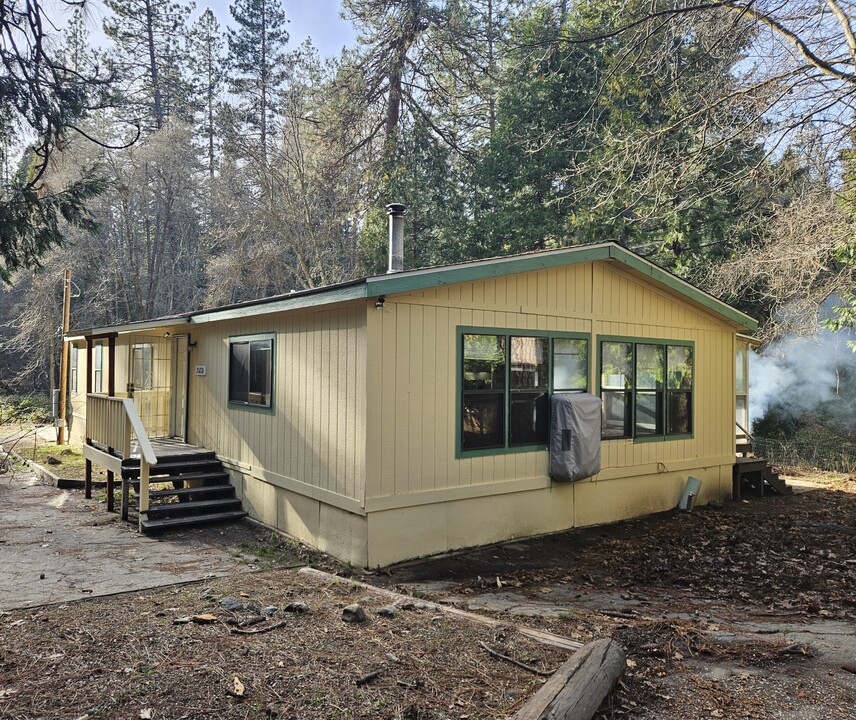 21670 Cedar Springs Rd in Twain Harte, CA - Building Photo