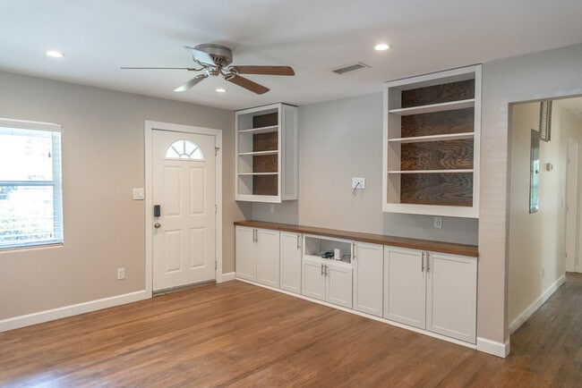 2404 Jackson Bluff Rd in Tallahassee, FL - Building Photo - Building Photo