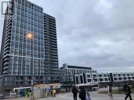 10 Lagerfeld Dr in Brampton, ON - Building Photo