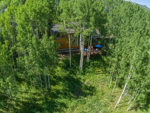 215 Maple Ridge Ln in Snowmass Village, CO - Foto de edificio - Building Photo