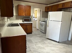 4640 Clairemont Dr in San Diego, CA - Building Photo - Building Photo