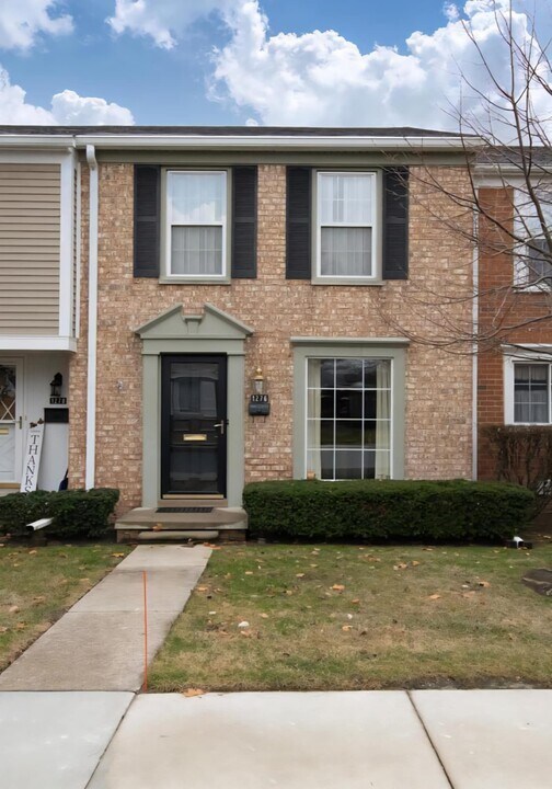 1276 Woodbridge St in St. Clair Shores, MI - Foto de edificio