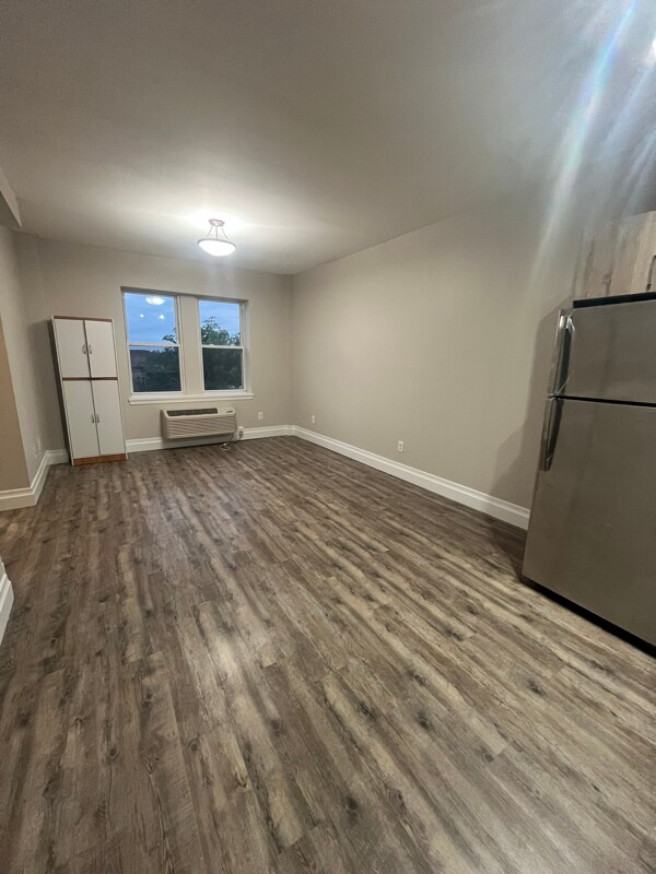 106 N Grove St in East Orange, NJ - Building Photo - Building Photo