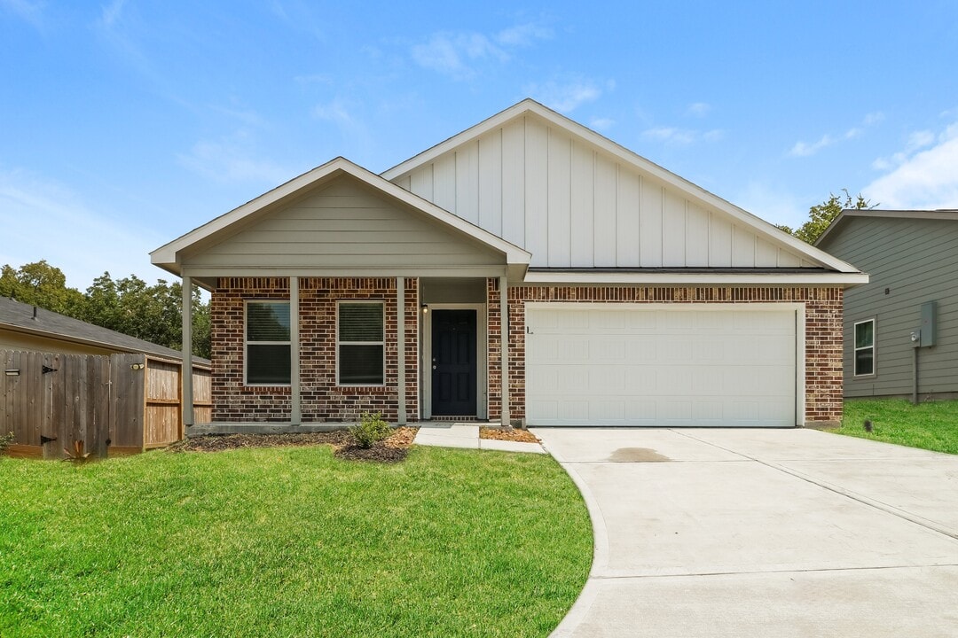 14212 Harlequin Dr in Willis, TX - Building Photo