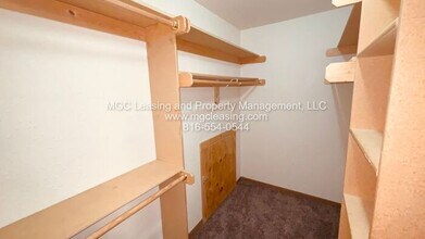 3103 S Cedar Crest Ct in Independence, MO - Building Photo - Building Photo