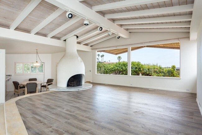 1145 La Jolla Rancho Rd in San Diego, CA - Building Photo - Building Photo