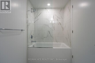 180 Front St E in Toronto, ON - Building Photo - Building Photo