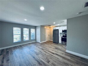 2210 Marilyn Ln in Ft. Myers, FL - Building Photo - Building Photo