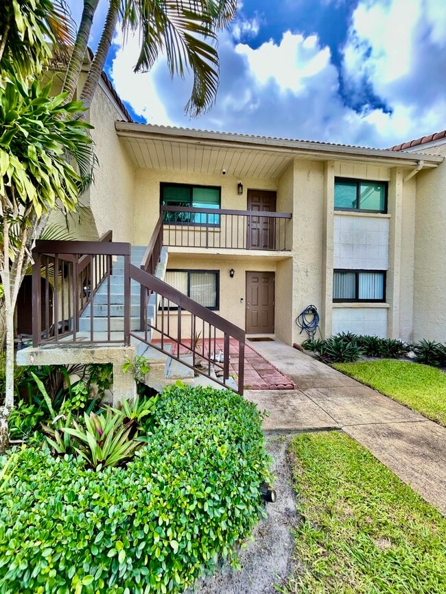22465 SW 61st Way in Boca Raton, FL - Building Photo - Building Photo