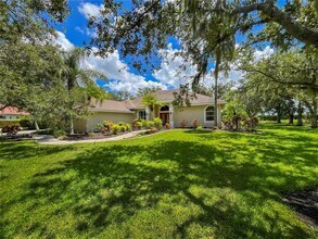 6809 Erica Ln in Sarasota, FL - Building Photo - Building Photo