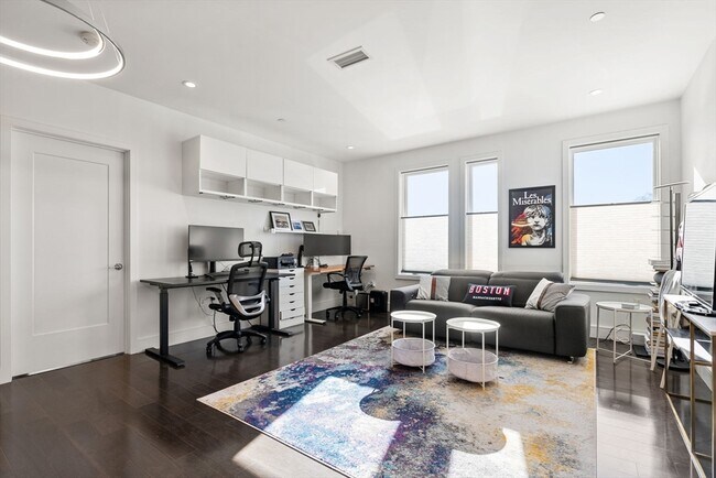 2 W Sixth St in Boston, MA - Building Photo - Building Photo