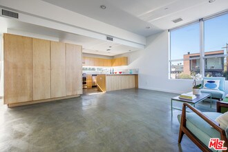 660 Rose Ave in Los Angeles, CA - Building Photo - Building Photo